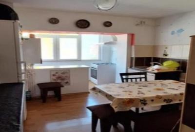 Apartament cu 3 camere decomandat în E3 - 6