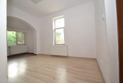Casa 5 camere, 3 bai, 3 intrari - 1