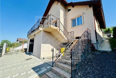 Casa individuala in Sura Mare cu 2 garaje, 2 terase si teren de 493 mp - 2