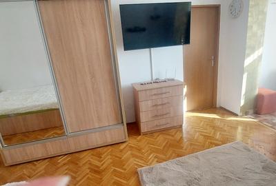 Proprietar, vând garsoniera 33 m  Univ.Constantin Brâncoveanu. Negru   Voda - 8