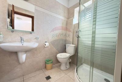 Pensiune cu 14 camere de vânzare Bucovina lângă pârtia Pojorata Malini - 9