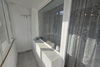 Apartament cu 2 camere semidecomandat în Micro I - 1