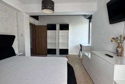 Apartament cu 3 camere decomandat în Tractorul - 1