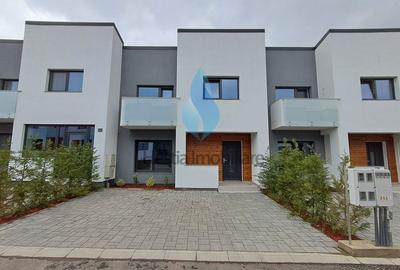 Casă cu 4 camere cu Canalizare în Valea Lupului