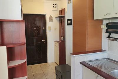 Garsonieră decomandată în Central - 7