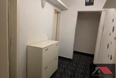 Apartament cu 3 camere semidecomandat, mobilat în Circumvalațiunii - 12