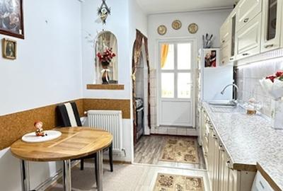 Apartament cu 3 camere decomandat, mobilat în Central