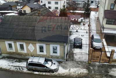 Casă cu 3 camere cu Teren 460 Mp în Central