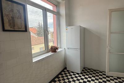 Apartament cu 3 camere semidecomandat în Central - 9