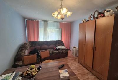 Apartament cu 3 camere decomandat în Micro IV - 11