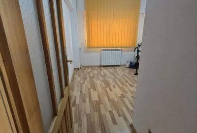 Apartament cu 3 camere decomandat în Babadag