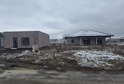 Casă individuală cu 4 camere cu Canalizare în Solovăstru - 3