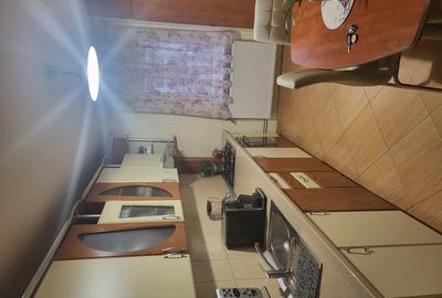 Persoana fizica vand apart cu 3 camere ,etaj 3 din 4, decomandat, zona foarte lini?tita - 5