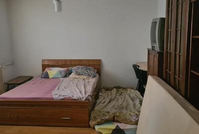 Apartament cu 1 camere decomandat în Teiul Doamnei