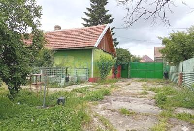 Casă individuală cu 3 camere cu Canalizare în Calea Clujului