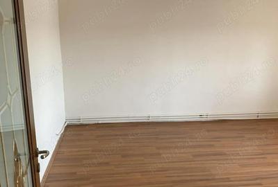 Apartament cu 3 camere decomandat în Micro 16