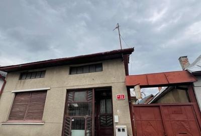 Casă individuală cu 6 camere în Ultracentral