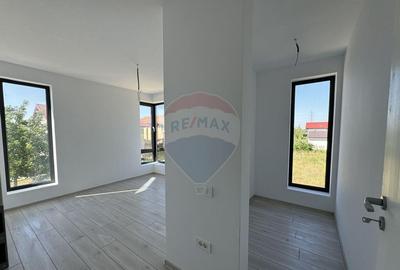 Vila eleganta Peri?, 125 mp utili, 440 mp teren - 1