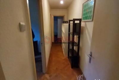 Apartament cu 3 camere semidecomandat în Alexandru Obregia