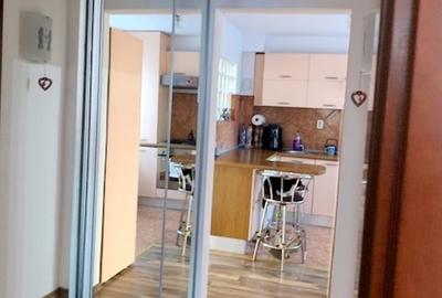 Apartament 3 camere, etaj 1, cu boxa in proprietate, zona Scoala nr.2 - 11