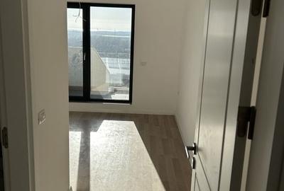 Apartament cu 3 camere semidecomandat, mobilat în Km 5 - 4