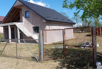 Casă cu Teren 1000 Mp în Central - 2
