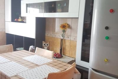 Apartament doua camere semidecomandat, etaj trei renovat bucatarie mare, mobilat - 7