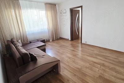 Vand apartament cu 3 camere semidecomandat ,etaj 1 - 3