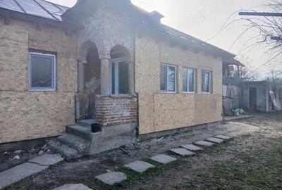 Casă cu Teren 1137 Mp în Călui - 7