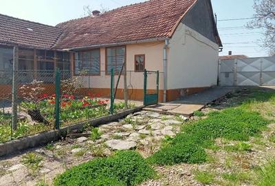 Casă cu 4 camere cu Teren 3600 Mp în Tirol