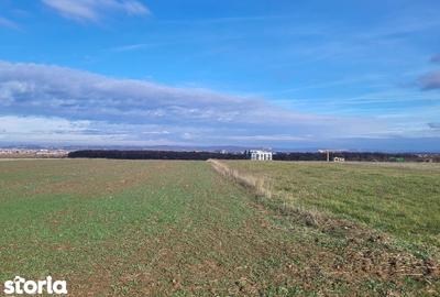 Teren de 3701 mp, în Sânmartin