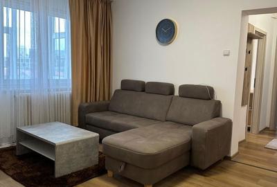Apartament cu 3 camere semidecomandat în Podu Roș