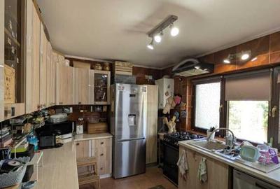 De vanzare casa tip duplex in Flore?ti, intr-o zona exclusiv de case ! - 2