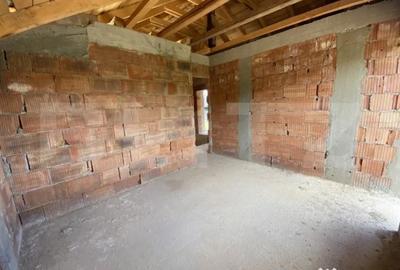 Casă cu 3 camere cu Teren 500 Mp în Central - 1