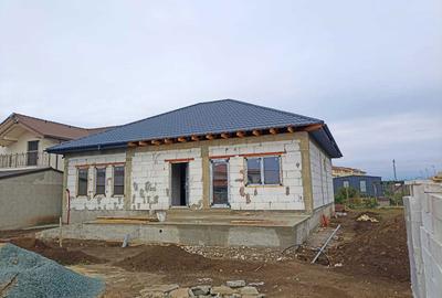 Casă cu 4 camere în Cumpăna