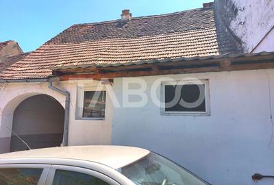 Casa 214 mp utili singur in curte 800 mp teren zona centrala Cisnadie - 28