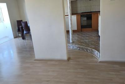 Apartament cu 4 camere semidecomandat în Lacu - 1