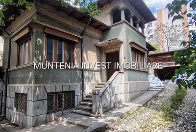 Casă cu 5 camere cu Teren 250 Mp în Central - 1
