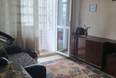 Apartament cu 2 camere semidecomandat în Berceni