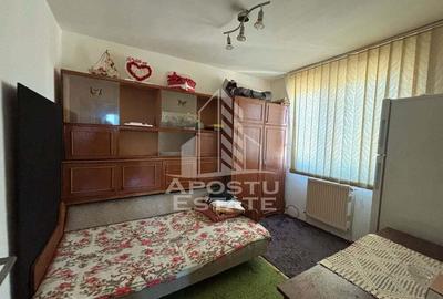 Apartament cu 3 camere decomandat în Dâmbovița - 12