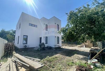 Casa / Vila cu 4 camere de vanzare in zona Nord