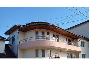 Casă cu 7 camere cu Teren 250 Mp în Vitan - 1