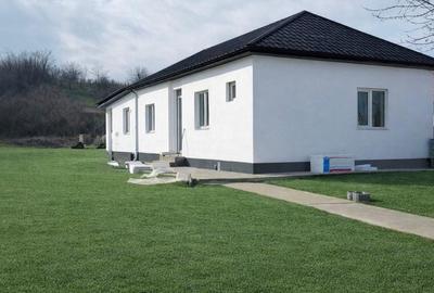 Casă cu 4 camere cu Teren 2143 Mp în Ștefănești