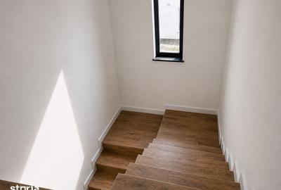 Casă cu 4 camere cu Teren 450 Mp în Podu Roș - 9