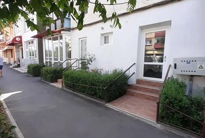 Spațiu comercial, de 150 mp, în Central - 6