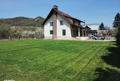 Casă cu 5 camere cu Teren 1200 Mp în Ștefănești - 2