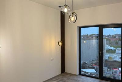 Casă cu 4 camere cu Teren 265 Mp în Malu Mare - 4