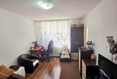 Apartament cu 3 camere decomandat în Crângași