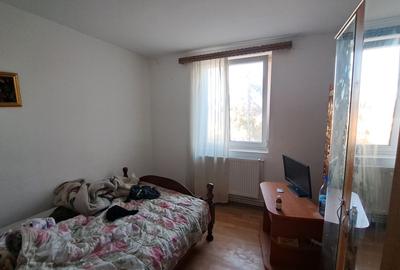 AGIGEA, 3 CAMERE DECOMANDAT 2 BAI, CENTRALA GAZ, 70 MP. PARCARE, BOXA - 19