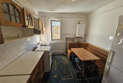 Apartament cu 2 camere semidecomandat, mobilat în Micro I - 6